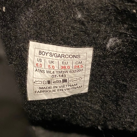 North Face Winter Boots - Picture 5 of 8